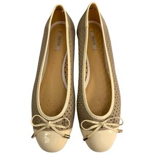 GEOX Respira Perforated Ballet Flats 7.5-8 Womens Beige and Cream Leather Summer